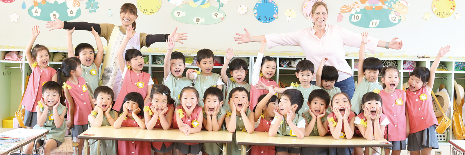 桐生大学附属幼稚園の先生と生徒