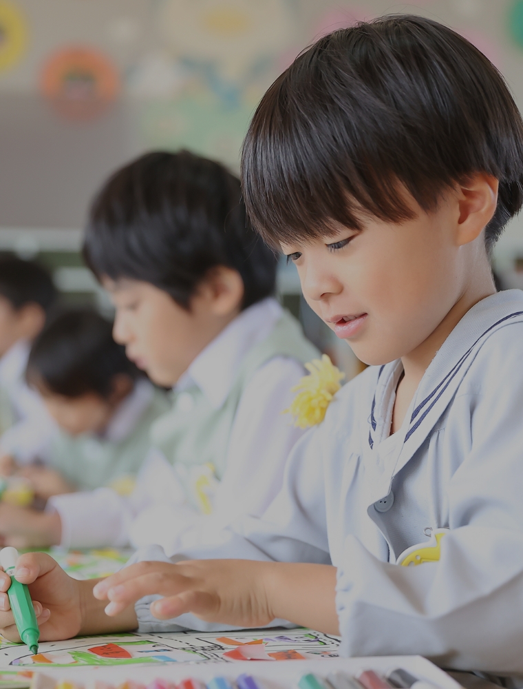 絵を書く男の子